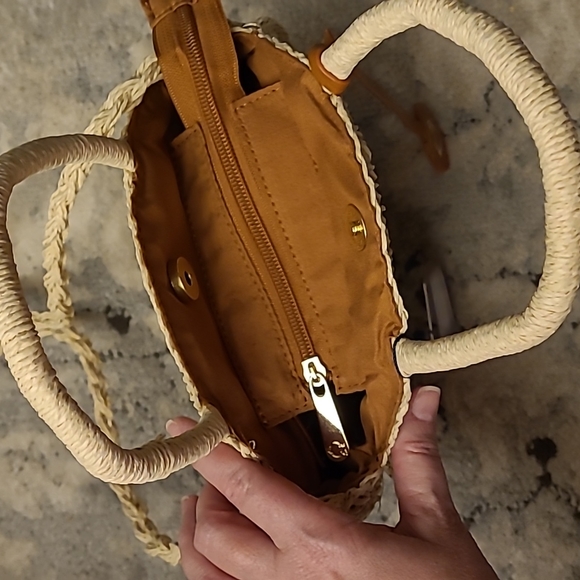 New with tags C. WONDER straw crossbody - Picture 7 of 9